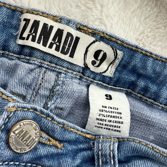 Zanadi 9 distressed rhinestone Jean shorts size 9 - Picture 3 of 6